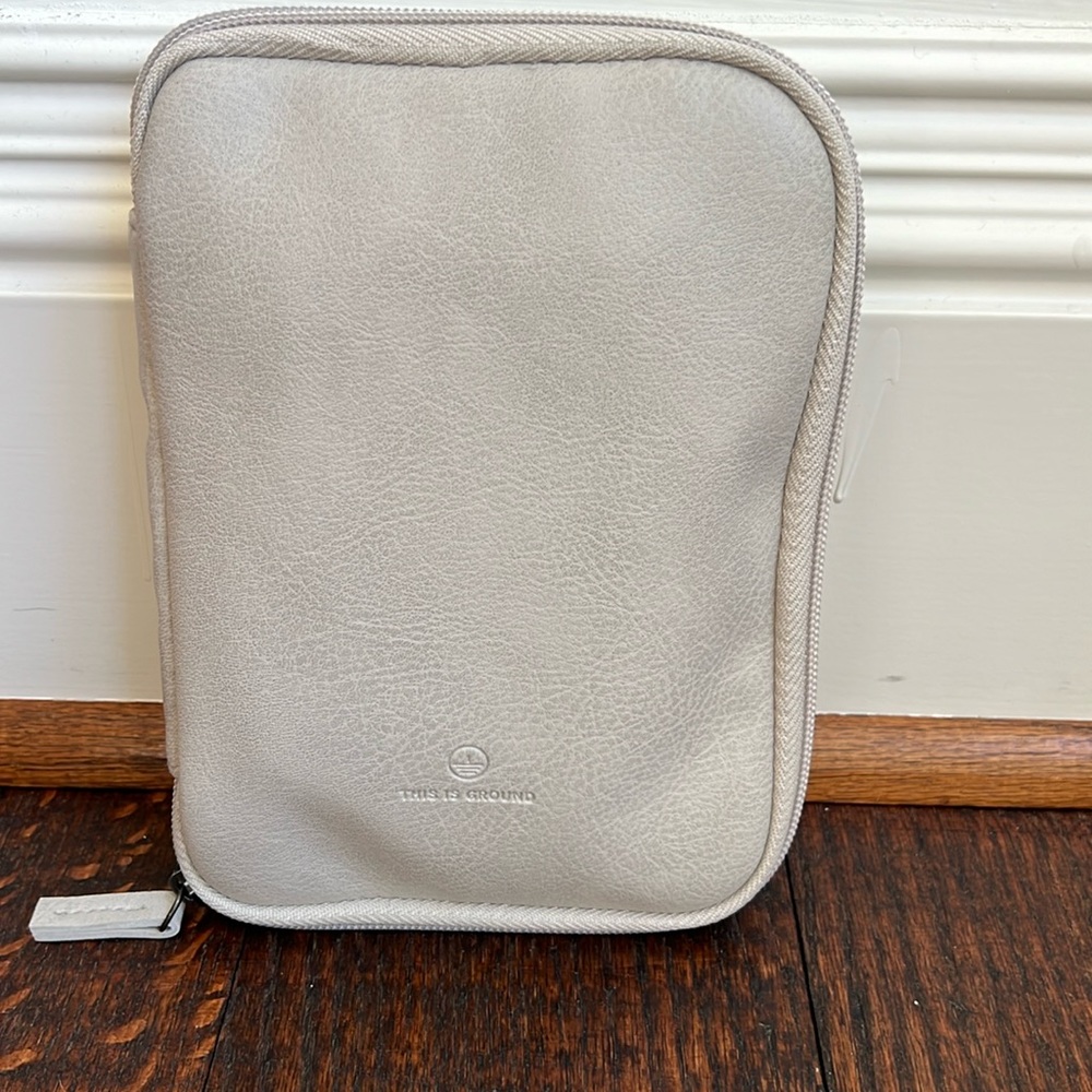 American Airlines business class amenity kit. NWT